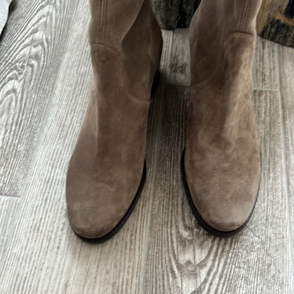 Stuart Weitzman over the knee suede boots. Never worn. Beautiful grey/taupe. - Picture 5 of 8